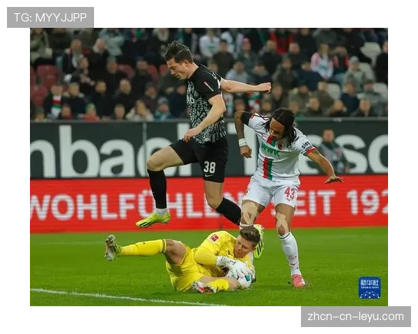 奥格斯堡球员抗议判罚,比赛中断长达五分钟